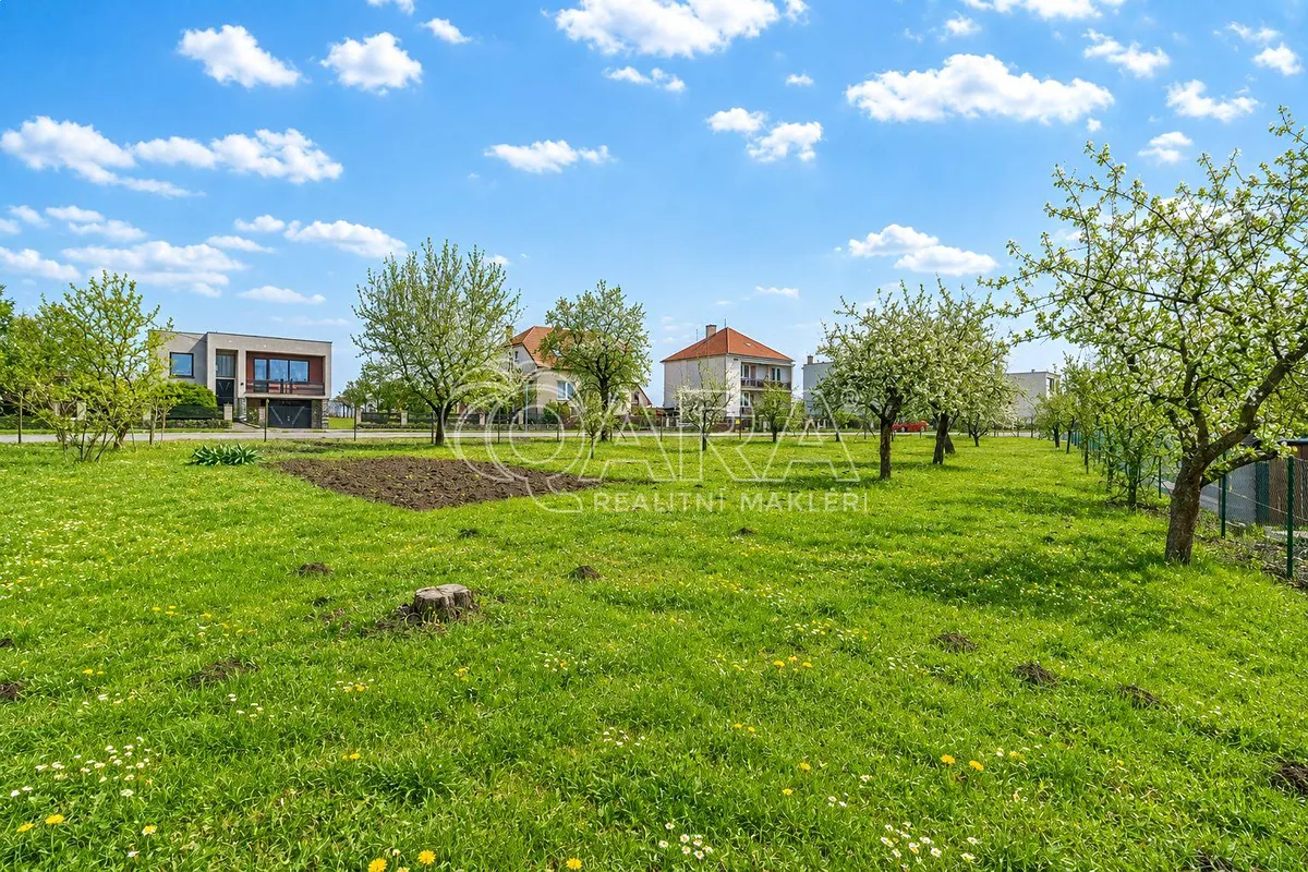 Prodej stavebního pozemku 878 m²